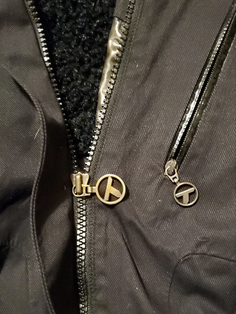 Columbia Vintage Titanium Omni-Tech Black Hooded Ski Jacket with Sleeve Accent - Picture 8 of 16